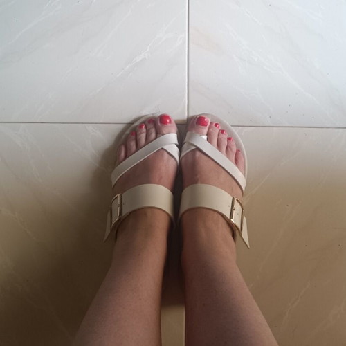 Women's flat sandals