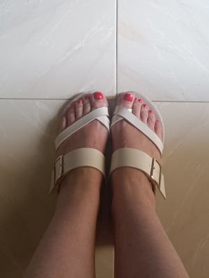 Women's flat sandals