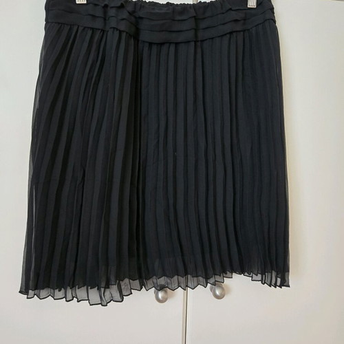 Sisley pleated black skirt like new, size M-L