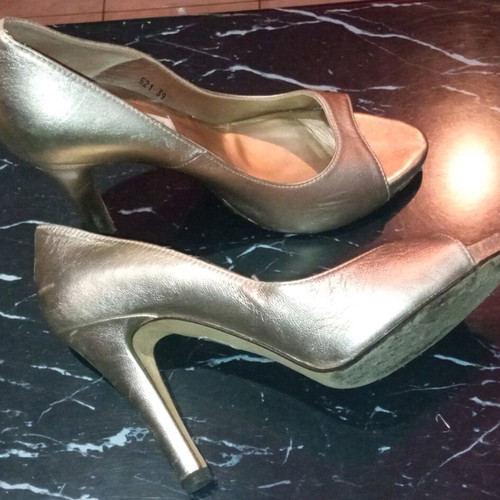 Peep Toe Pura Lopez shoes used, size 39, gold leather