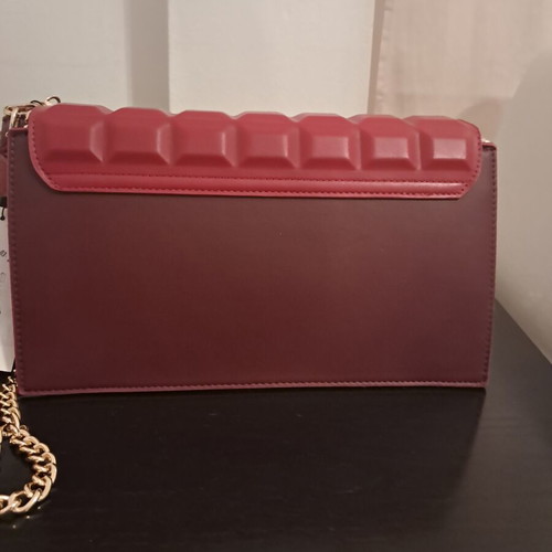 Noyzi shoulder bag with quilted texture, deep color