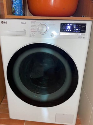 LG ThinkQ Washing Machine 12kg like new with Wi-Fi