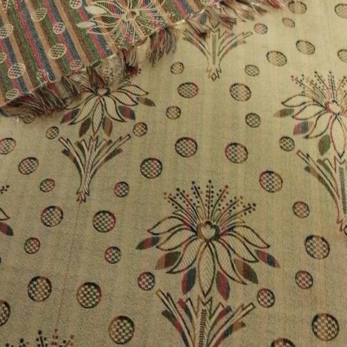 Throw with silk thread and fringes like new, vintage set with pillowcases