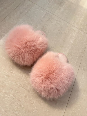Pink slippers with fur like new