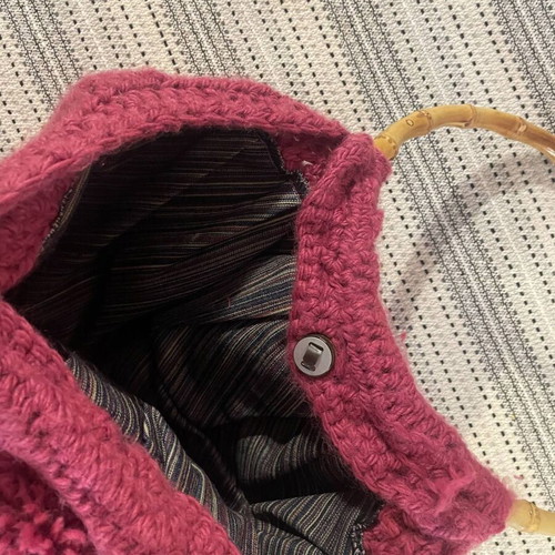 Handmade fuchsia wool shoulder bag new with bamboo handles