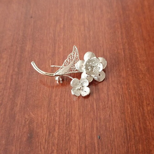 Pin like new