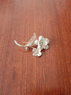 Pin like new