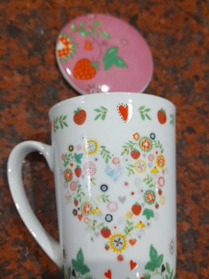 Kerstin Ĥeβ porcelain mug with lid new