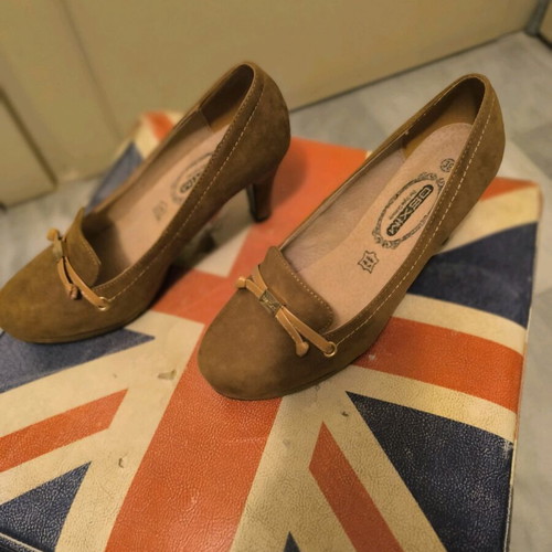 Dexim Brown Suede Leather Pumps Size 39 Like New