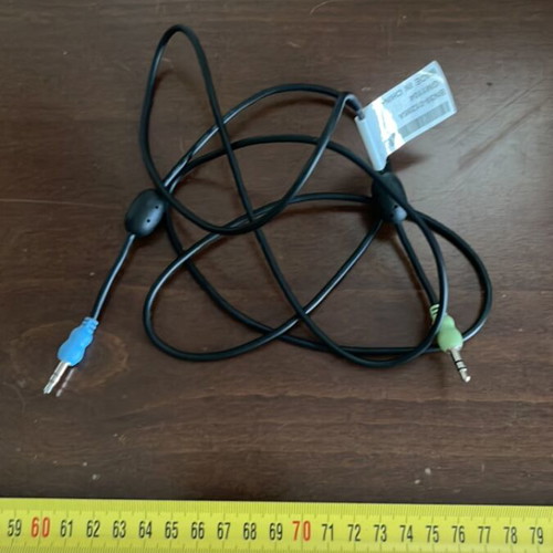 3.5mm Jack Male to 3.5mm Jack Male Cable like new, 1.5 m with ferrite