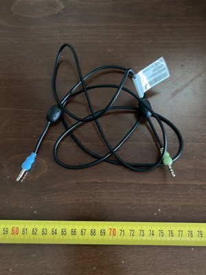 3.5mm Jack Male to 3.5mm Jack Male Cable like new, 1.5 m with ferrite