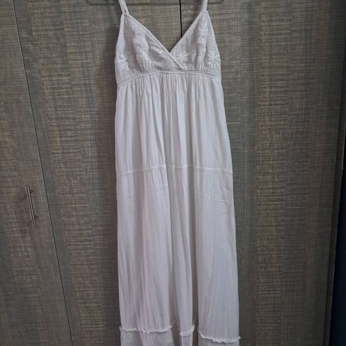 Long white dress with embroidery, lining and adjustable straps BSB like new