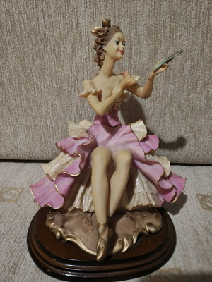 Αγαλματίδιο μπαλαρίνα σαν καινούργιο με όμορφα χρώματα