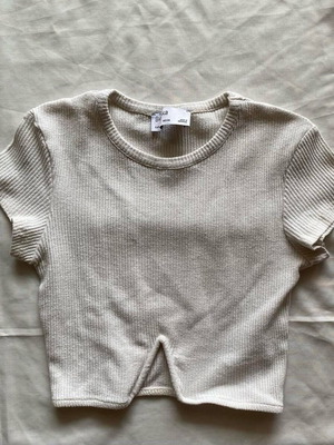 Crop top T-shirt Bershka used, white and beige, size S