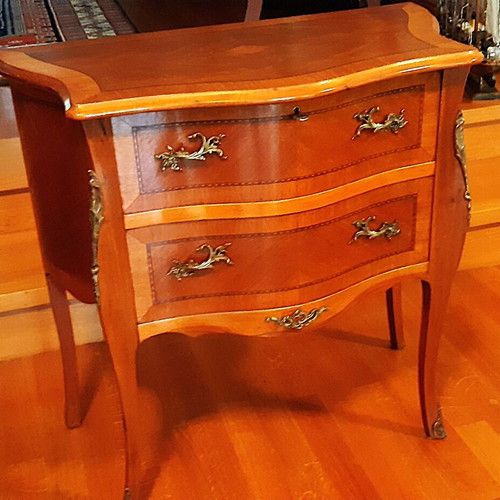 Console bar used with mirror and glass shelf