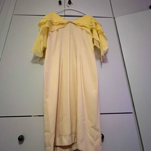 Yellow evening dress like new with airy sleeve