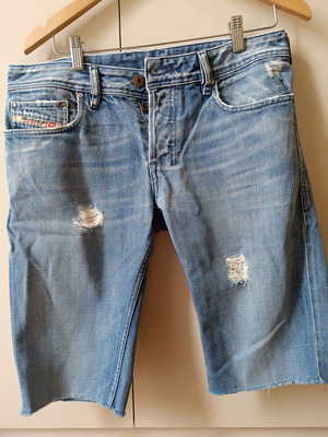 Αντρική τζιν βερμούδα Diesel μεταχειρισμένη, size 31, χωρίς ελαστικότητα