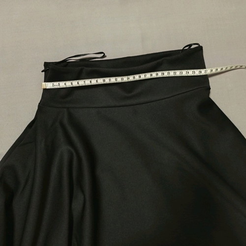 Set skirt klos with crop top small like new, black and white