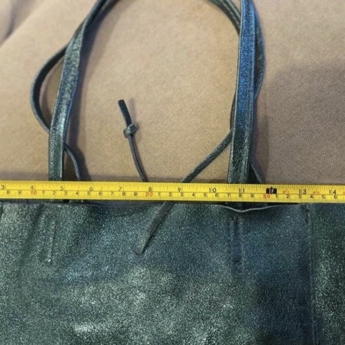Leather shoulder bag with glossy effect metallic color like new