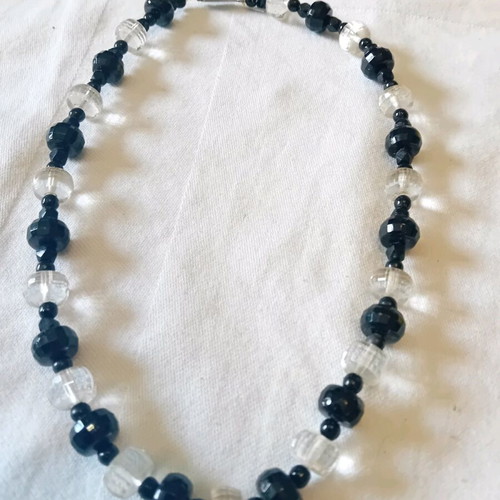 Necklace with beads in black and transparent colors like new