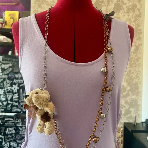 Necklace with dog like new, multicolored