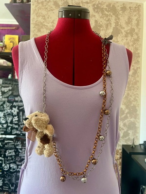 Necklace with dog like new, multicolored