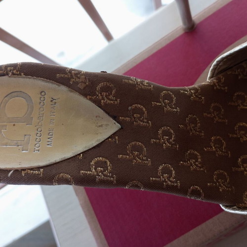 Rocco Barocco women's sandals like new, size 40, gold color