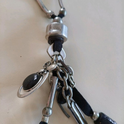Long handmade necklace like new, black