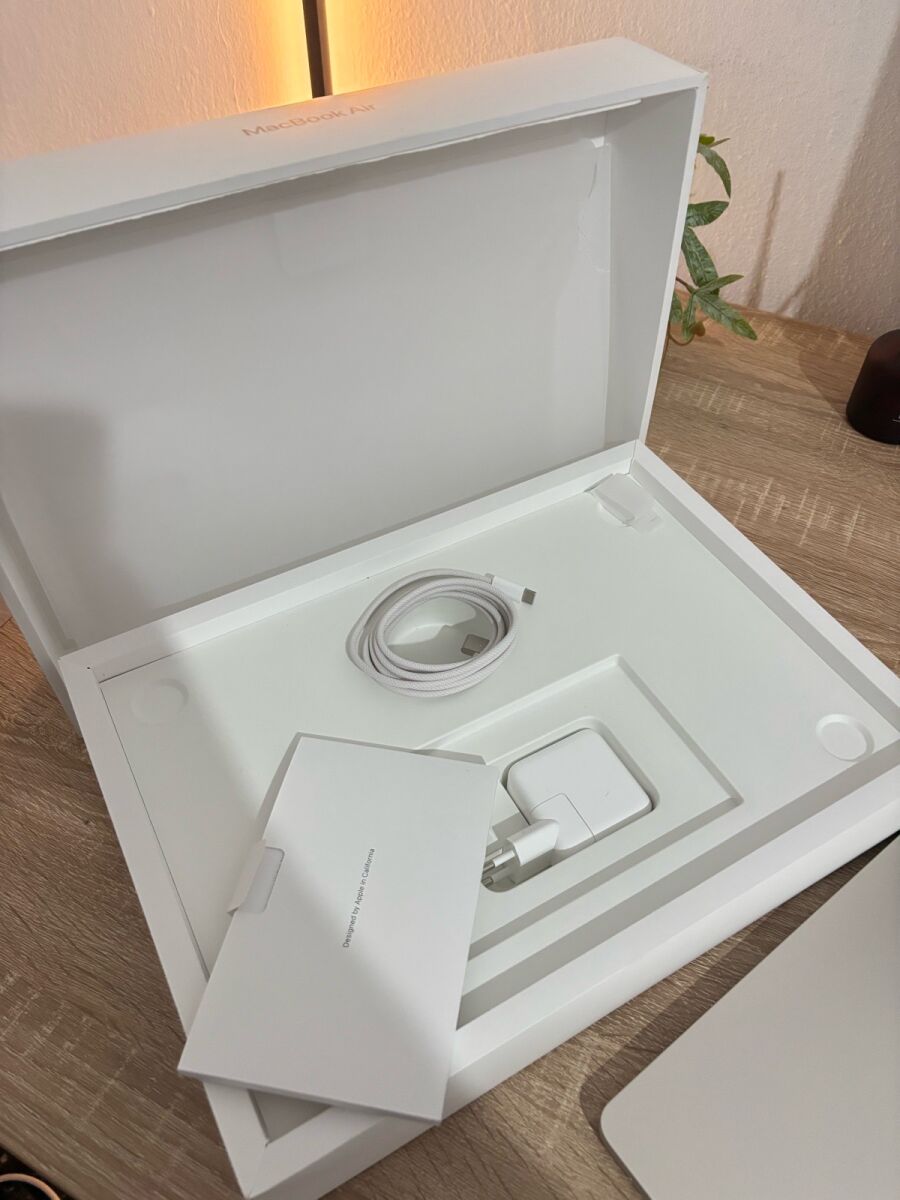 MacBook Air 15” m4 chip like new with… - € 1.200,00 - Vendora.cy