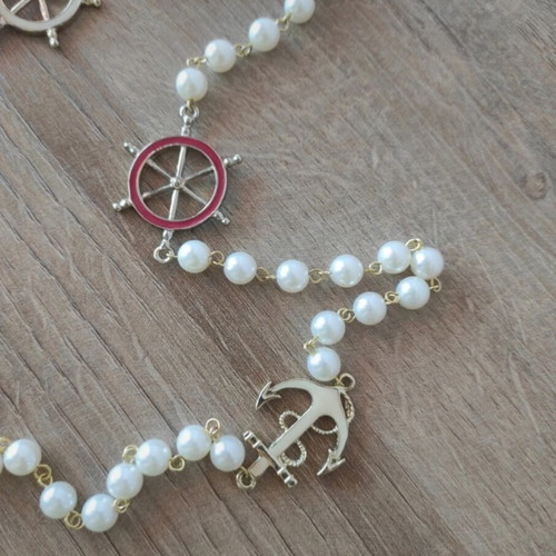 Pearl necklace like new, long with decorative elements