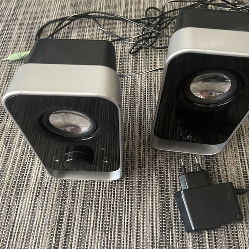 Logitech floor speakers like new, ideal for gaming