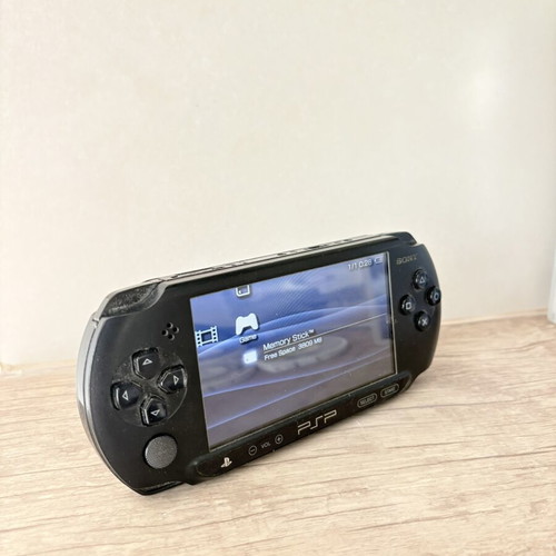 Sony PlayStation Portable PSP used with 14 games and charger