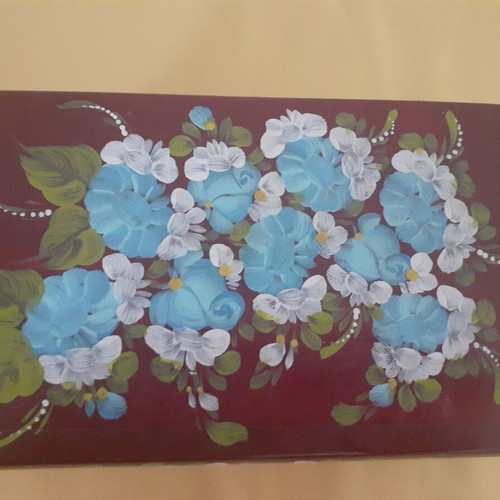 Collectible wooden jewelry box like new with key