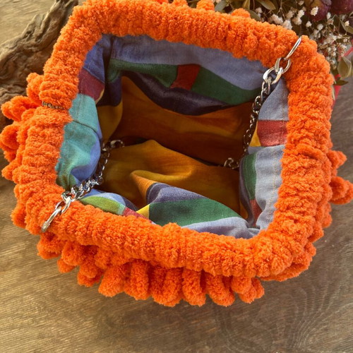 Puffy orange handbag new with lining and chain