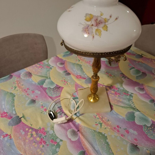 Onyx decorative portatif lamp like new