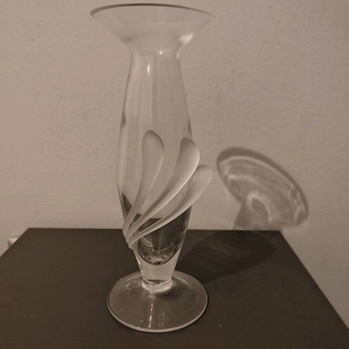 Crystal vase like new, dimensions 5x5x21