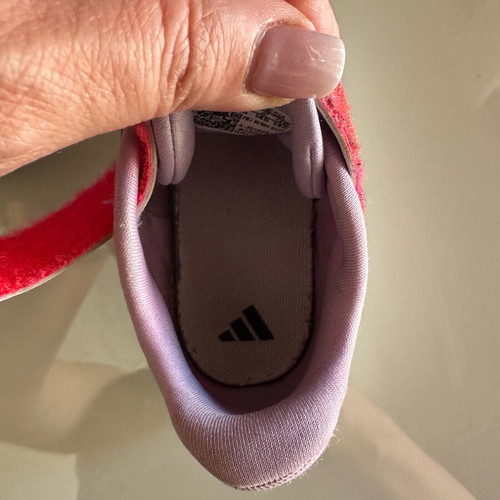 Athletic children's shoes like new