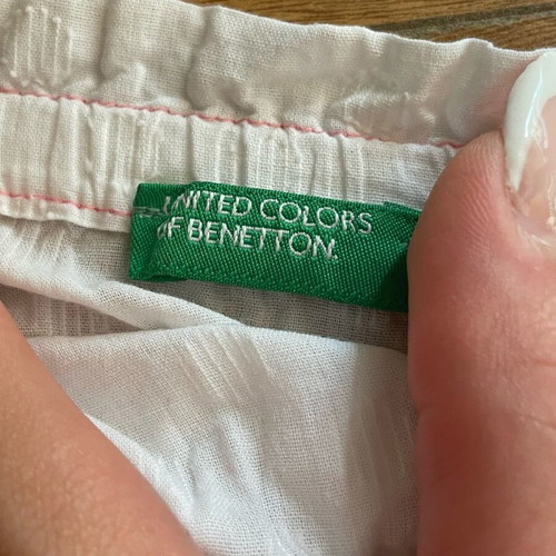 Benetton girls' t-shirt like new, white with colorful embroidery