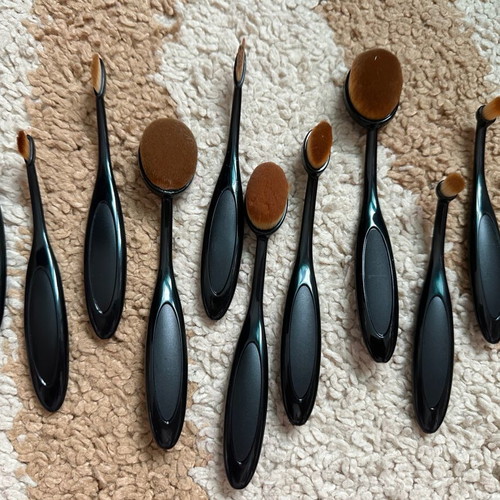 Makeup brushes new, set for whole face