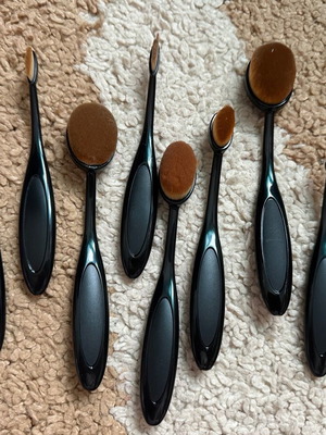 Makeup brushes new, set for whole face