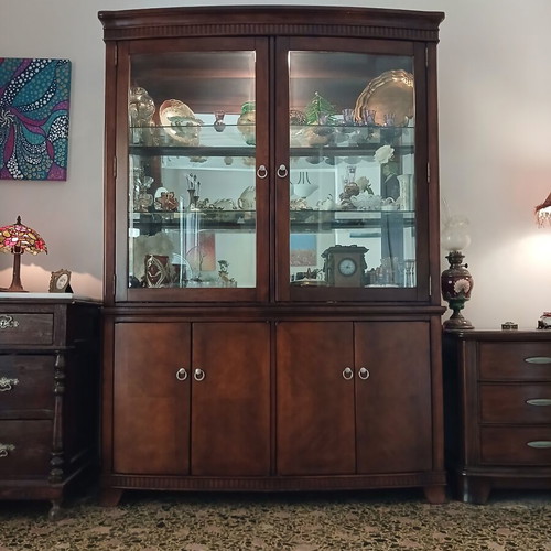 Dining set with vitrina-buffet and extendable table with 6 chairs, like new