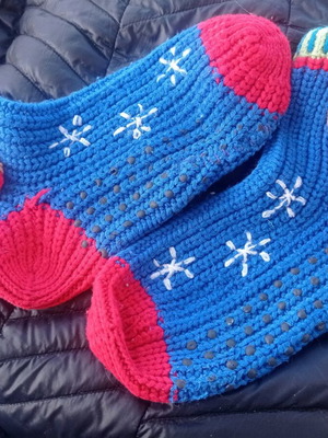 Плетени чорапи елен като нови с противохлъзгаща подметка