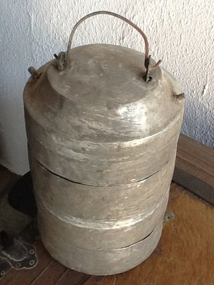 Vintage food container 1960 used, 3 compartments with lid and handle