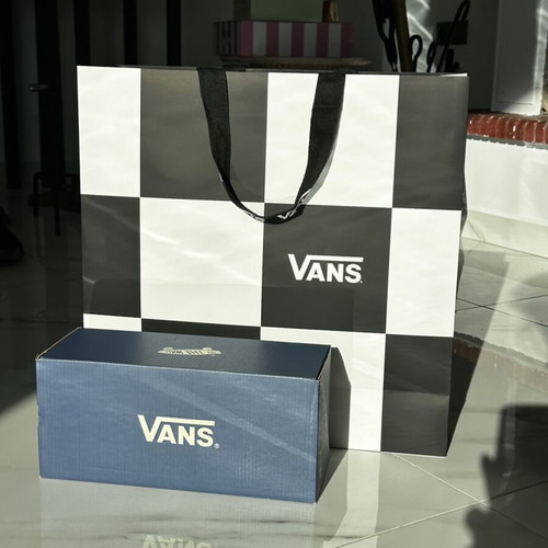 Vans white sneakers size 40 new