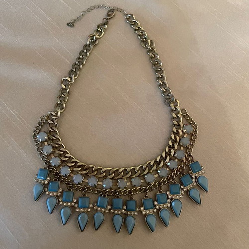 Women's necklace like new with blue and light blue tones