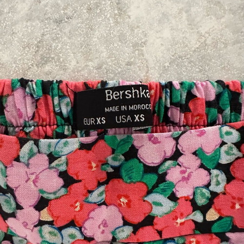 Bershka skirt like new, size XS, with side slit