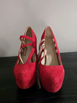 Alta Moda red pumps size 40 like new