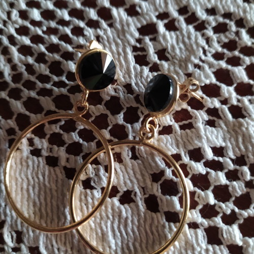 Earrings like new gold-colored stainless steel with black stones