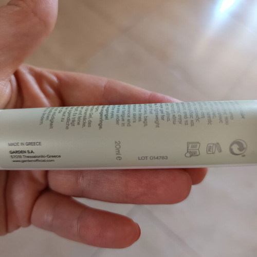 Garden roll-on eye gel