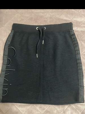 Calvin Klein skirt new, size M 38 10, black